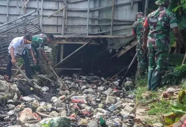 Camat Sepatan bantu Normalisasi Saluran Irigasi Desa Sarakan