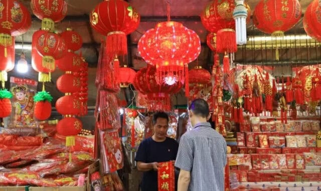 Berburu Pernak Pernik Imlek di Kota Tangerang, Cek Harganya Disini