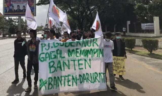 Gelar Aksi Demo, Pemuda dan Mahasiswa Tuntut DPRD Banten Tolak Pergub Ilegal