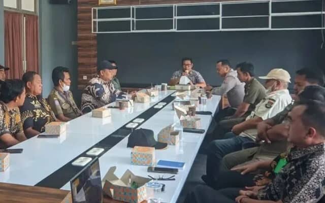 Camat Sepatan Pimpin rapat koordinasi Penertiban pedagang liar bahu jalan