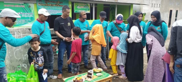Rayakan Milad ke 3, Redaksi Media kabarindcybernews Gelar Satuanan Anak Yatim-Piatu