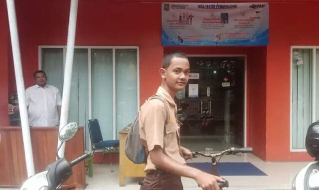 Pelajar Ini Gowes Sepeda dari Sepatan Demi Baca Buku di Perpustakaan Kota Tangerang