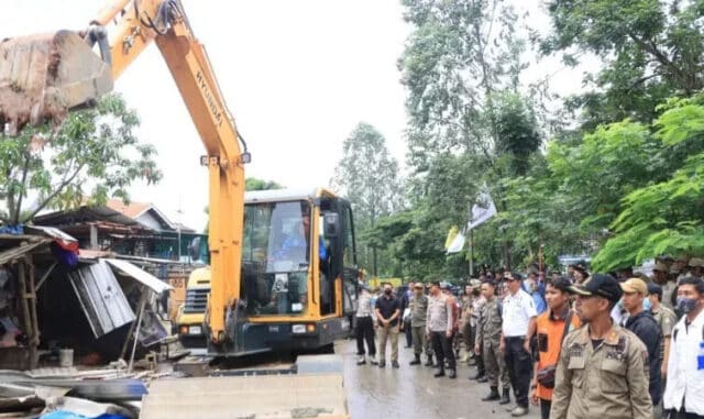 Pasar Irigasi Sipon Ditertibkan Petugas, Beragam Tanggapan Masyarakat Disini