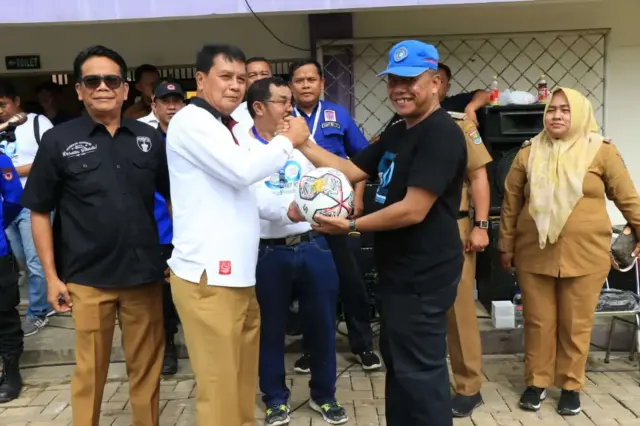 Sekda Kabupaten tangerang Membuka Turnamen Sepak Bola KSPSI Cup 2023 Sekda Kabupaten tangerang Membuka Turnamen Sepak Bola KSPSI Cup 2023