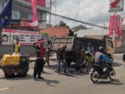 Perbaikan Jalan Raya Serang-Pandeglang, Petugas Polsek Baros Melaksanakan Giat Pengaturan Lalu Lintas