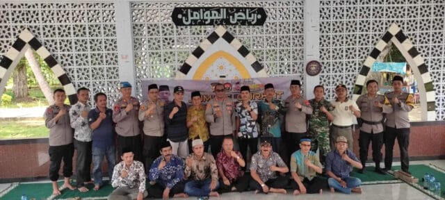 Eratkan Komunikasi Dan Silaturahmi Dengan Masyarakat, Polresta Serang Kota Bersama Polsek Baros Laksanakan Giat Jumat Curhat