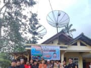 Komunitas Bantaran Sungai Tegallumbu (KBST) saat menggelar baksos.