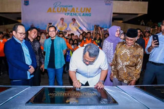 Disambut Antusiasme Warga, Benyamin Resmikan Alun-Alun Pamulang