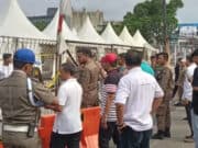 Tegas! Satpol PP Kota Tangerang Segel Taman Jajan Pasar Lama Tak Berizin