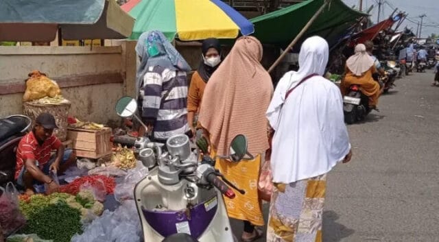 Trotoar Jadi Tempat Jualan PKL, Tapi tak Ada Penindakan: kemana Trantib