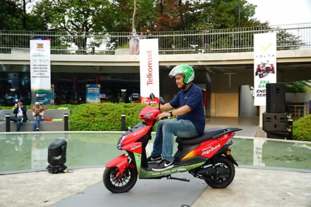 Telkomsel Jaga Bumi Gandeng Volta, Hadirkan Program Bundling Motor Listrik Bernilai Tambah
