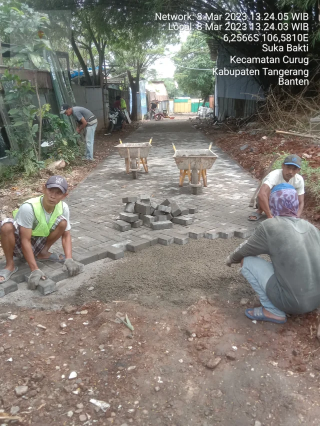 Disoal LSM, Pekerjaan Paving Blok di Babakan Sukabakti, Kasi Ekbang Curug Terksan Tutup Mata