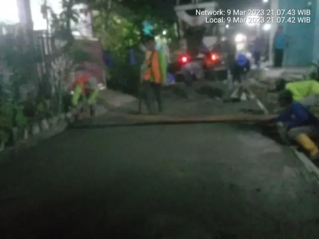 Diduga Tak Sesuai Spek, Betonisasi di RT 03/11 Kelurahan Curug Kulon "LSM Geram minta di Coring" Diduga Tak Sesuai Spek, Betonisasi di RT 03/11 Kelurahan Curug Kulon "LSM Geram minta di Coring"