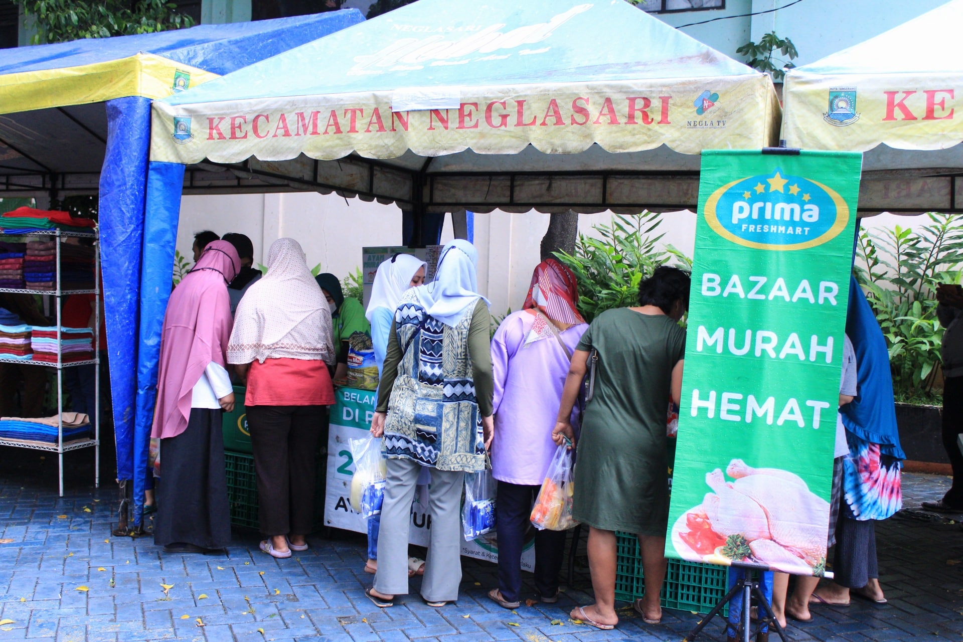 Bazar Murah di Kecamatan Neglasari Diserbu Warga, Beras 5kg Plus Minyak Goreng Dibandrol Rp56 Ribu