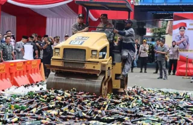 16.242 Miras dan 5.450 Butir Obat Obatan Terlarang Dimusnahkan Polres Metro Tangerang Kota