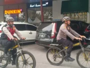 Polisi Naik Sepeda Imbau Pemudik di Rest Area Tangerang - Merak, Ini Pesannya