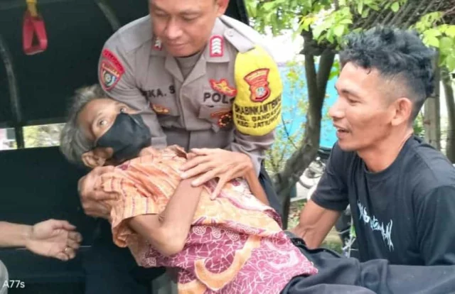 Tega! Anak Buang Orangtua di Pinggir Jalan di Tangerang, Ini Penjelasan Kapolres