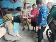 Satpol PP Kabupaten Tangerang layangakan Surat Ke Pedagang kaki lima di lokasi Stadion Mini