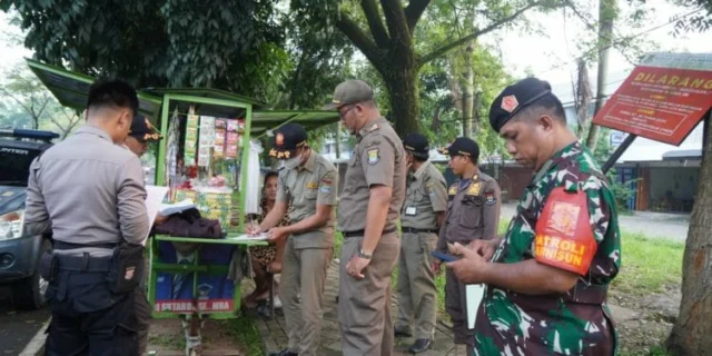 Satpol PP Jaring Puluhan PKL di Kawasan Puspemkab Tangerang