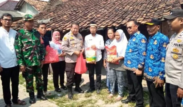 Muspika Kecamatan Pakuhaji Sambangi Warga Yang Tak Pernah Dapat Bantuan Dari Pemerintah