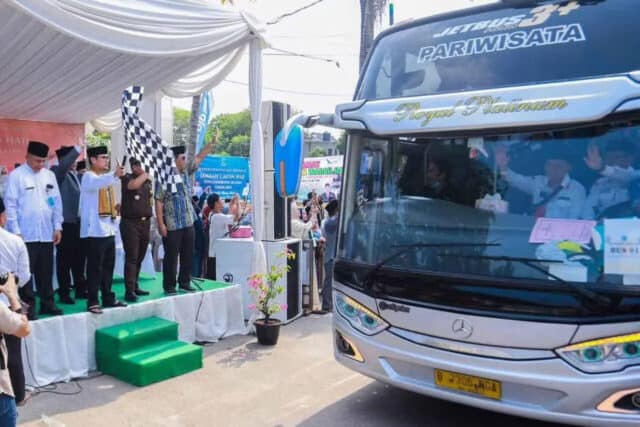 Pilar Lepas Keberangkatan 385 Calon Jemaah Haji dari Tangsel