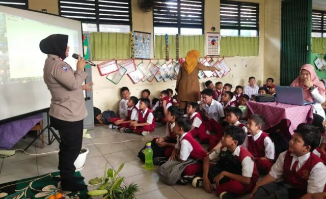 Anak-Anak Sekolah Dasar di Kota Tangerang Diedukasi Polisi Soal Medsos dan Bullying