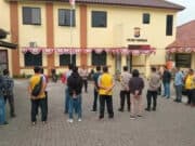 Anggota Polsek Panongan Polresta Tangerang Polda Banten melakukan Apel pagi di halaman Polsek Panongan, Foto. (Istimewa)
