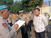 Provos Laksanakan Absen Pagi Kepada Anggota Polsek Pasar Kemis Sebelum Melaksanakan Apel Pagi, Foto. (Istimewa)
