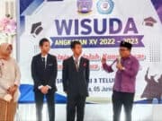 H Kholid Ismail Support Guru dan Siswa Terbaik SMP Negeri 3 Teluknaga, Foto. (Istimewa)
