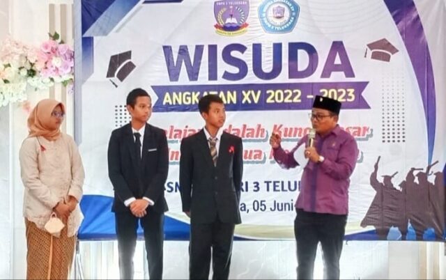 H Kholid Ismail Support Guru dan Siswa Terbaik SMP Negeri 3 Teluknaga, Foto. (Istimewa)