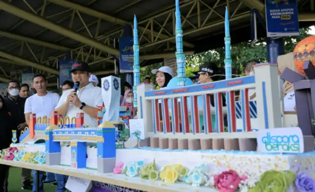 Wow! Kue Ultah Berbobot 270 Kilogram Dibagikan untuk Warga Kota Tangerang Wow! Kue Ultah Berbobot 270 Kilogram Dibagikan untuk Warga Kota Tangerang