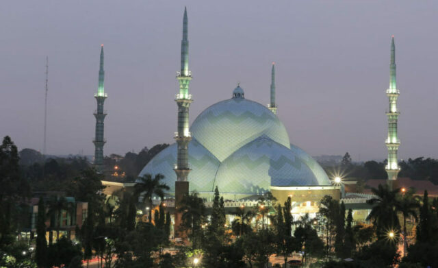Sholat Idul Adha 1444 Hijriah, Masjid Raya Al-Azhom Siap Tampung Ribuan Jamaah