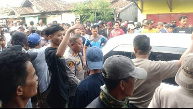 Kapolsek Pakuhaji Polres Metro Tangerang Kota AKP I Gusti Moh Sugiarto, tangkap pelaku kasus pemerasan, di desa Kayu, foto. (Istimewa).