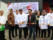 Sekretaris Daerah (Sekda) Kabupaten Tangerang Moch Maesyal Rasyid melepas ekspor produk sepatu, Foto. (Istimewa).