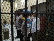 Anggota piket Sat Intelkam secara berkala melakukan pengecekan Jumlah tahanan di Rutan Polresta Tangerang, Foto. (Istimewa)