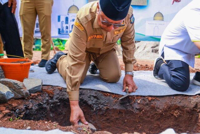 Letakan Batu Pertama Pembangunan Masjid An-Nashr, Benyamin Harap Jadi Pusat Pertumbuhan Kegiatan Keagamaan