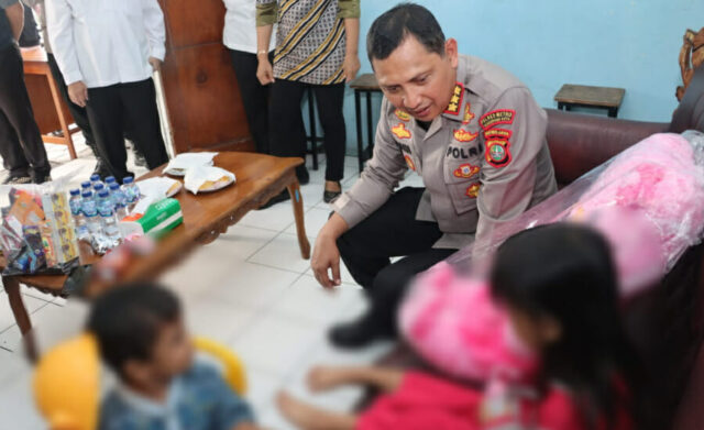 Dua Balita di Rumah Singgah Dinsos Kota Tangerang Dipertemukan dengan Neneknya