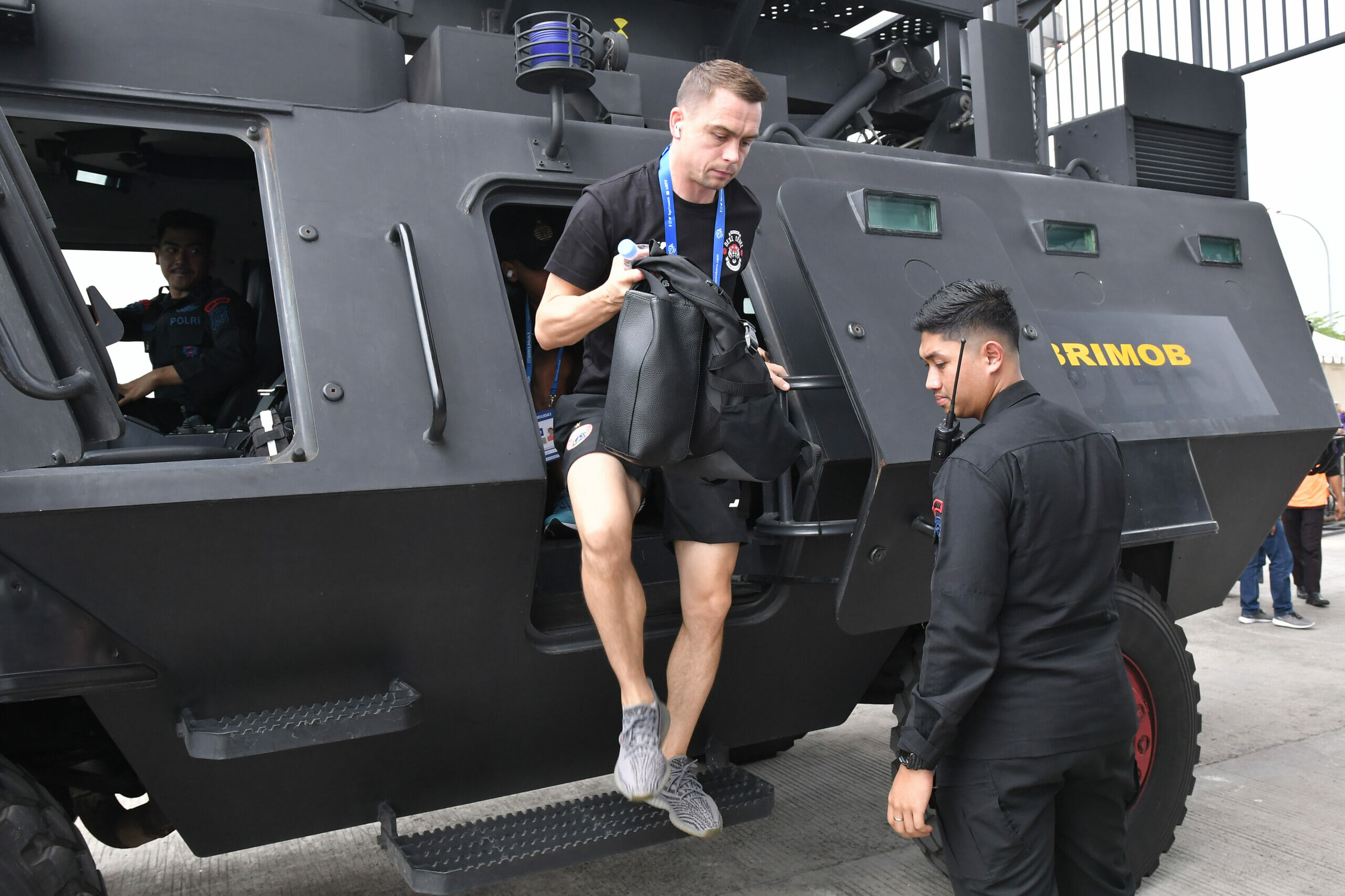 Laga Persita VS Persija di Stadion Indomilk Arena, Polisi Angkut Pemain Gunakan Barakuda