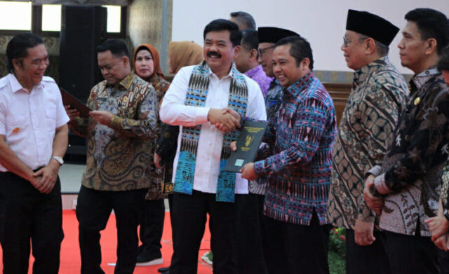 75 Sertifikat Tanah Milik Pemkot Tangerang Diserahkan Menteri ATR/BPN