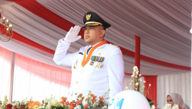 Bupati Tangerang Ahmed Zaki Iskandar Detik-detik Upacara Pengibaran Bendera Merah Putih, Foto. (Istimewa).