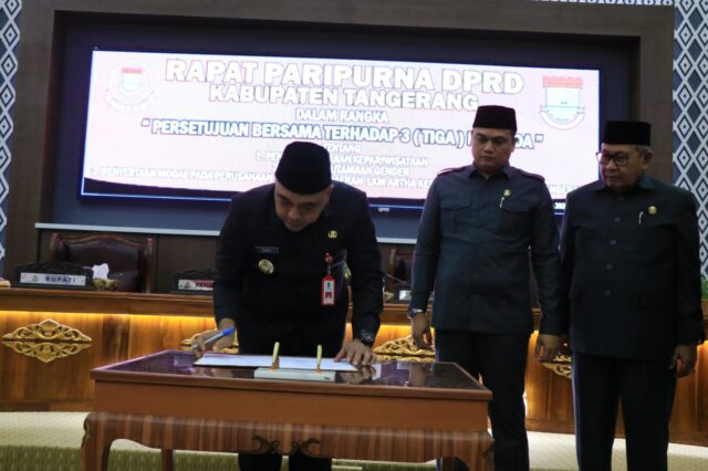 Rapat Paripurna DPRD Kabupaten Tangerang menyepakati penetapan Rancangan Peraturan Daerah (Raperda). Foto. (Istimewa)