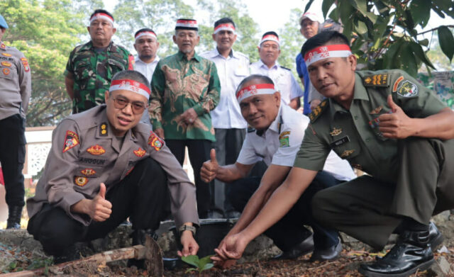 Serentak se-Indonesia, Polres Metro Tangerang Kota Tanam 1.000 Pohon Penghijauan