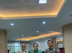 Prof. Fatah Sulaiman Bersama Ketua Ika Faperta Suroyo