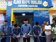 Bupati Tangerang Ahmed Zaki Iskandar meresmikan klinik Korpri Gemilang di Kecamatan Pasar Kemis, Jumat (15/9/23), Foto. (Istimewa)