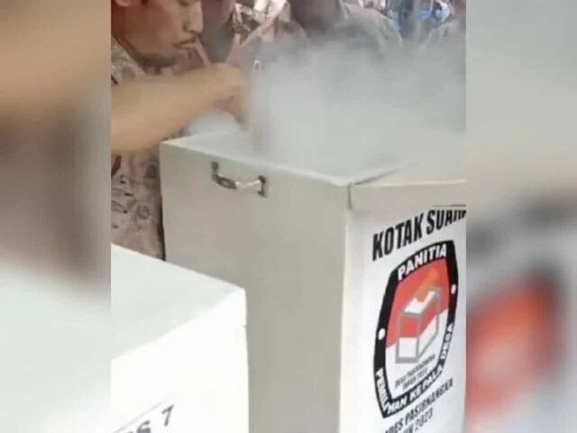 Kejadian kotak suara pilkades mengeluarkan asap, (Istimewa)