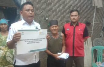 Endan mewakili Kepala Desa Rancalabuh mengucapkan terima kasih kepada pimpinan perusahaan PLTU Banten 3,Foto (Istimewa)