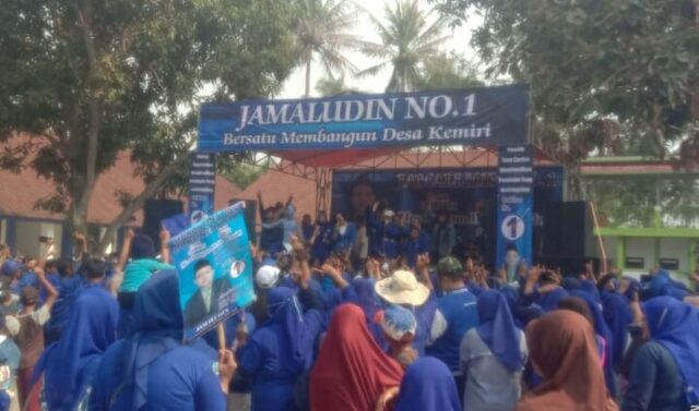 kampanye calon kepala desa nomor urut 1 Jamaludin desa kemiri kecamatan Kemiri dimeriahkan oleh artis dan pelawak, Foto. (Istimewa)