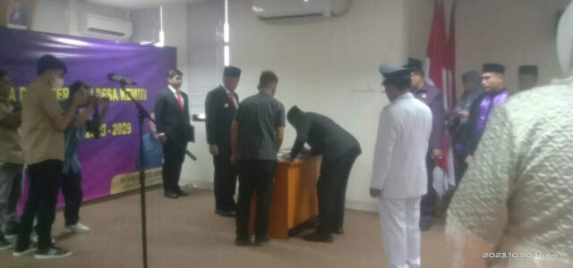 Pj bupati lantik kepala desa kemiri berlokasi di gedung bupati ruang cituis lantai 5 gedung bupati kabupaten Tangerang, Jumat 20/10/2023.Foto.(Istimewa).