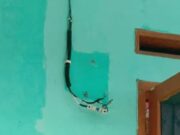 Kontrakan yang berisi 5 Pintu akan tetapi kwh meter tidak ada dan di duga mencuri aliran listrik, Foto. (Istimewa)