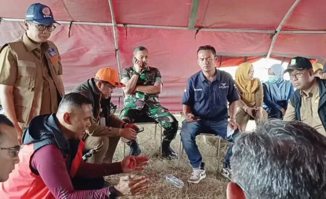 Dua Helikopter Water Boombing Bakal Percepat Pemadaman TPA Rawa Kucing